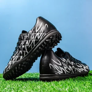Alternative view of Chaussures de football basses flambant neuves pour hommes et femmes, disponibles en deux couleurs au choix, respirantes et durables.